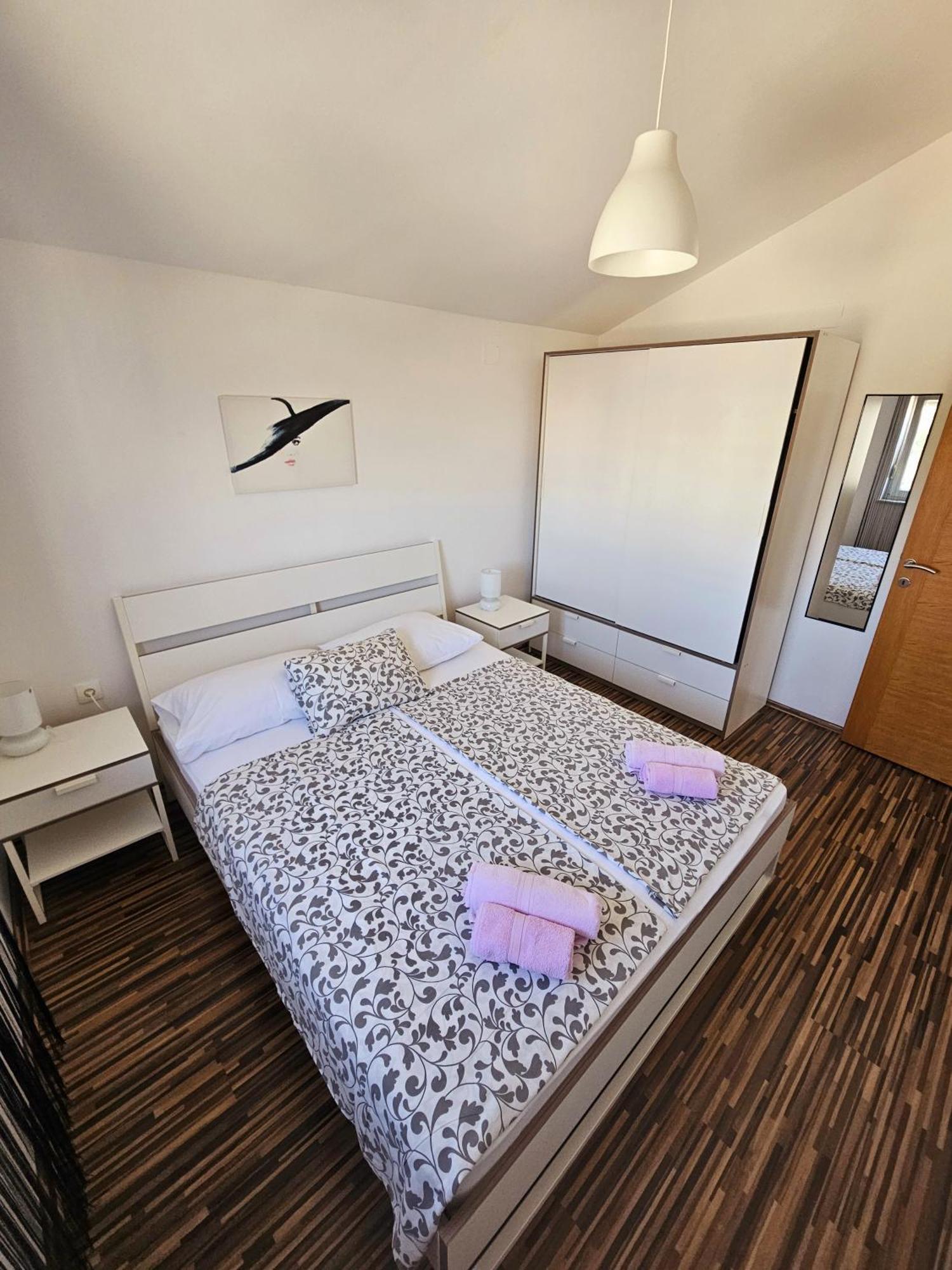 מאנדרה Apartments Cikac II - Modern Apartments By The Beach מראה חיצוני תמונה